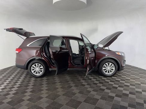 Used 2018 Kia Sorento LX image 9