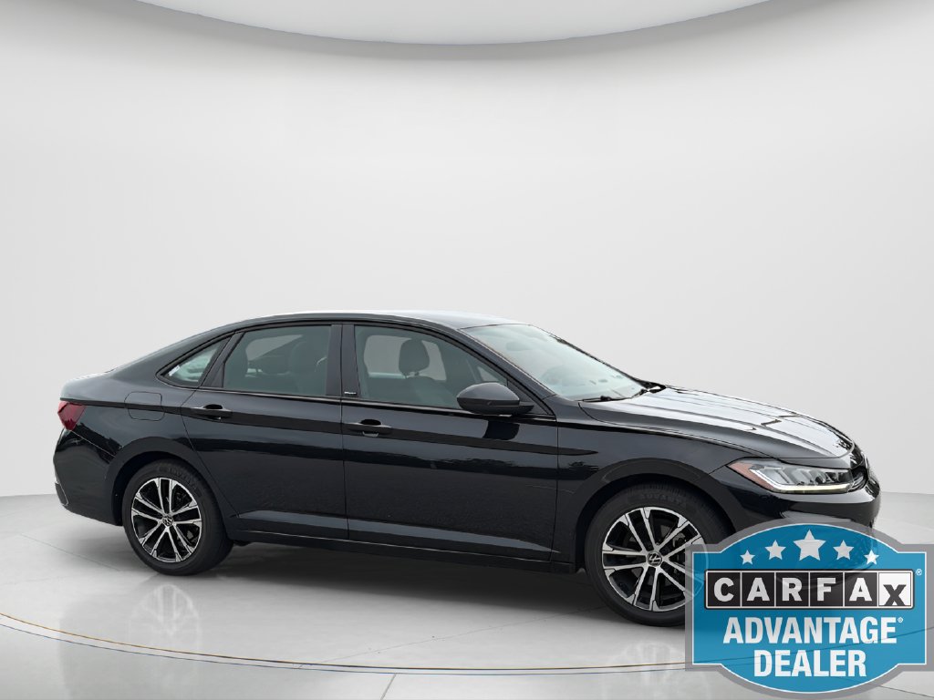 Certified 2025 Volkswagen Jetta Sport FWD image 4