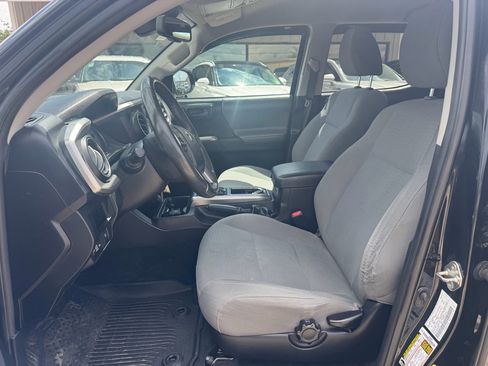 Used 2018 Toyota Tacoma SR5 RWD image 11