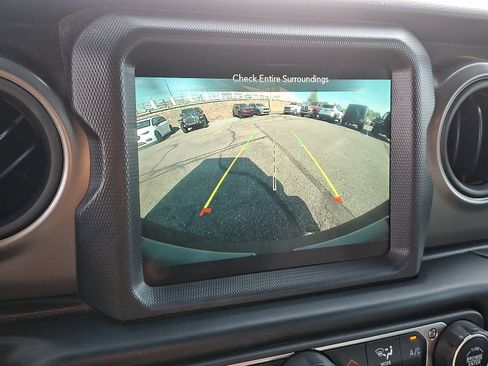 Used 2021 Jeep Wrangler Unlimited Sport AWD/4WD image 17