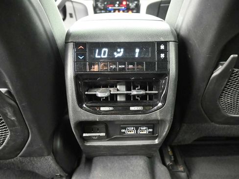 Used 2023 Jeep Grand Cherokee L Altitude AWD/4WD image 13