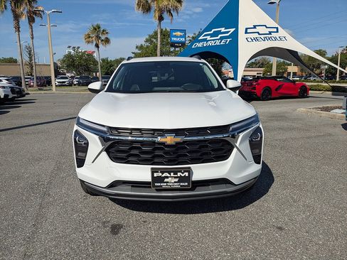 Certified 2025 Chevrolet Trax LT w/ LT Convenience Package FWD image 8