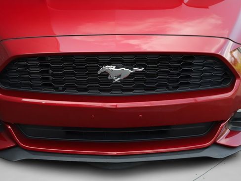 Used 2015 Ford Mustang Coupe RWD image 8