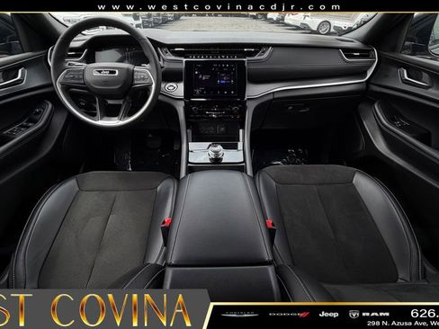 Used 2025 Jeep Grand Cherokee Altitude RWD image 32