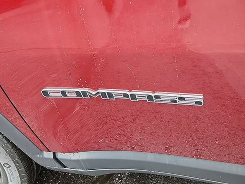 Used 2022 Jeep Compass Latitude AWD/4WD image 30