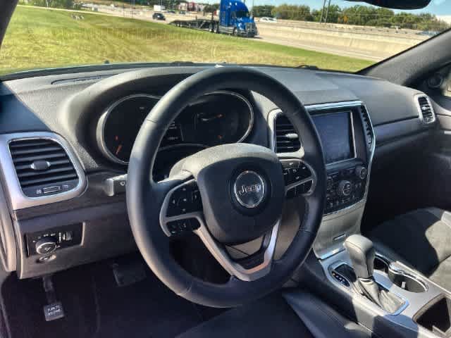 Used 2018 Jeep Grand Cherokee Altitude RWD image 15