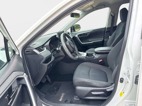 Used 2021 Toyota RAV4 LE FWD image 14