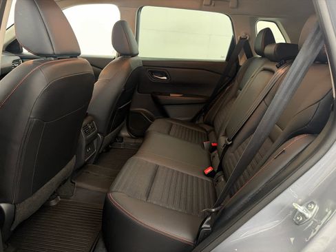 Used 2025 Nissan Rogue SV image 16