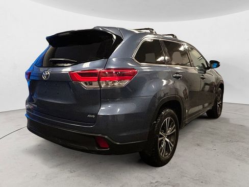 Used 2017 Toyota Highlander LE image 5