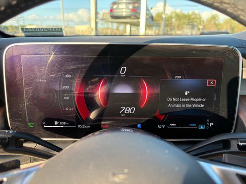 Used 2023 Mercedes-Benz GLC 300 4MATIC image 16