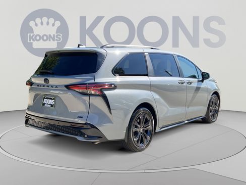 Used 2025 Toyota Sienna XSE w/ XSE Plus Package FWD image 7