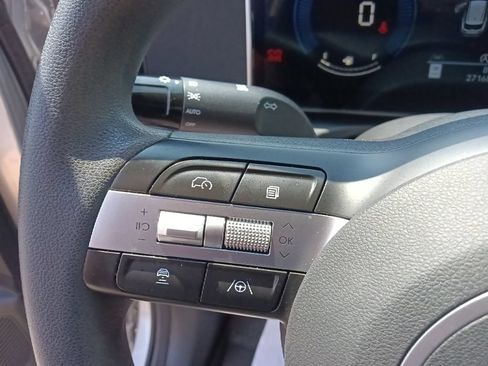 Used 2025 Hyundai Tucson SE FWD image 18