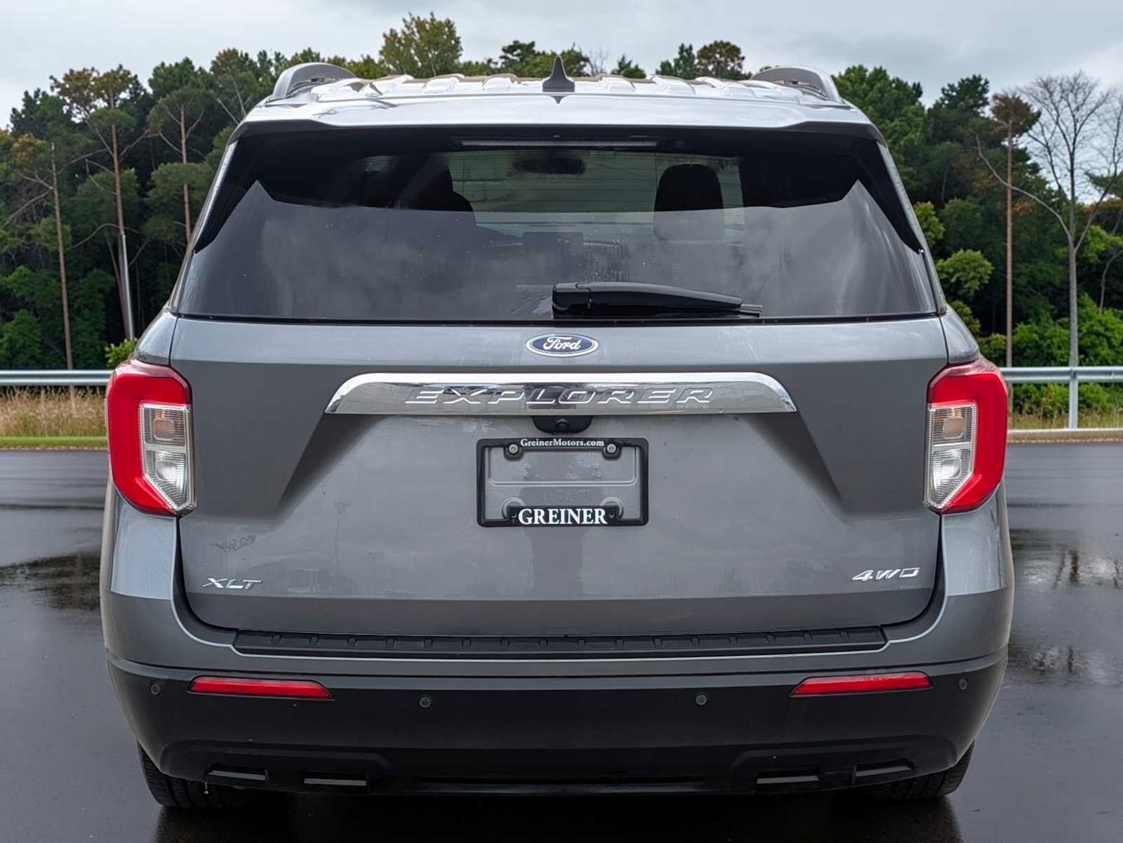 Used 2024 Ford Explorer XLT AWD/4WD image 4
