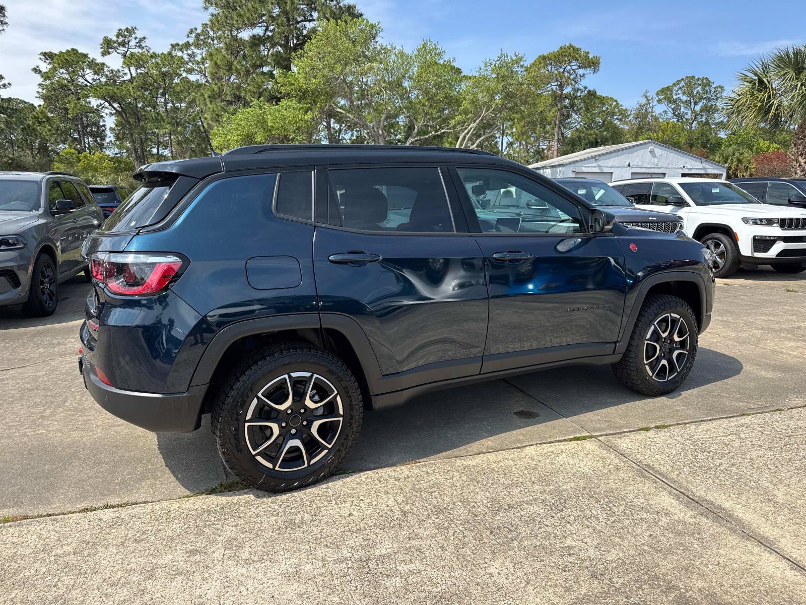 New 2026 Jeep Compass Trailhawk w/ Trailer Tow Group AWD/4WD image 3