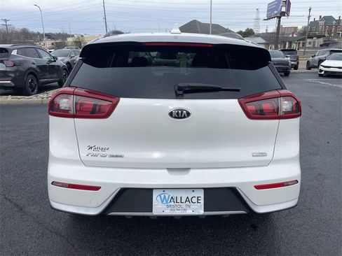 Used 2017 Kia Niro EX image 5