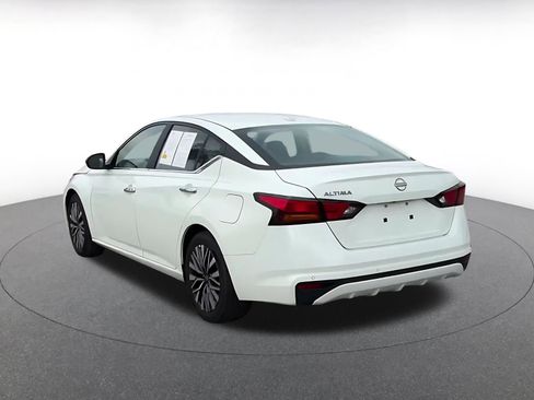 Used 2025 Nissan Altima 2.5 SV FWD image 9