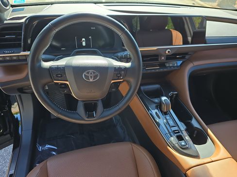 Used 2025 Toyota Crown Signia w/ Advanced Technology Package image 17