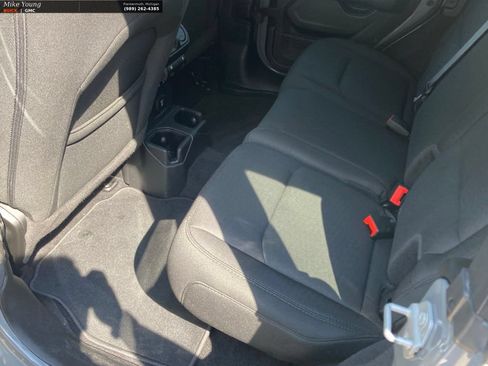 Used 2021 Jeep Wrangler Unlimited Sahara w/ Uconnect 4C Nav & Sound Group AWD/4WD image 13