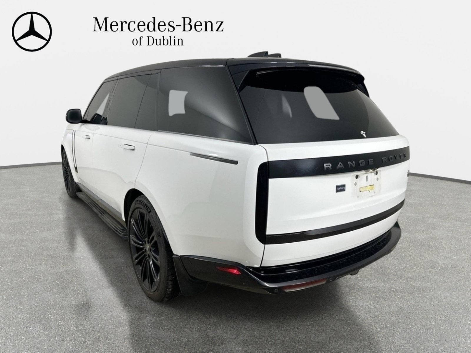 Used 2023 Land Rover Range Rover Long Wheelbase SE AWD/4WD image 4