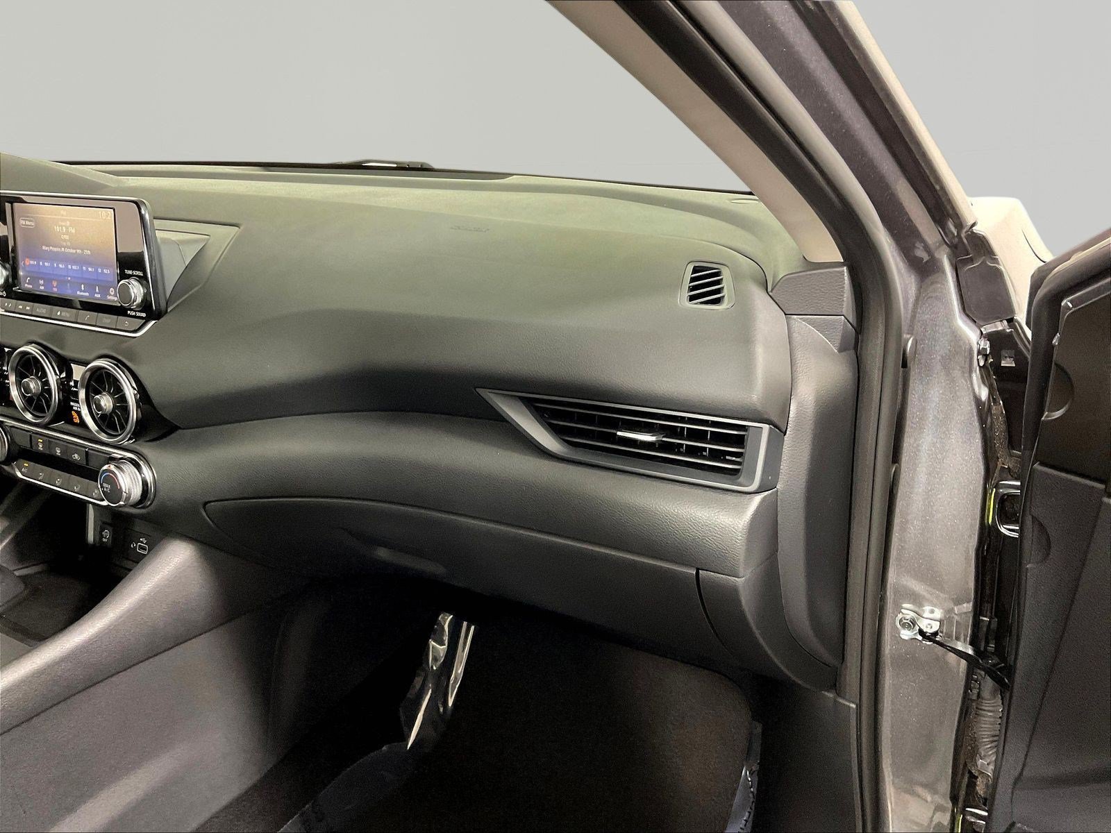 Certified 2025 Nissan Sentra S FWD image 25