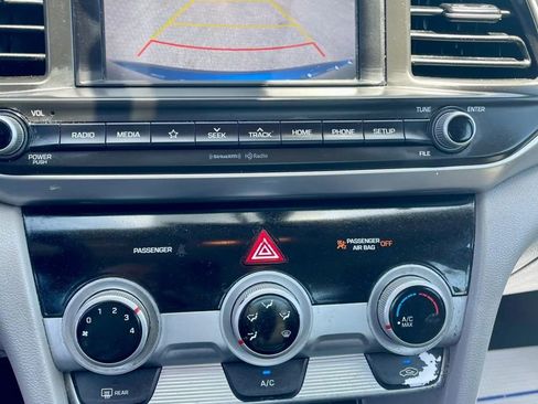 Used 2019 Hyundai Elantra Sedan FWD image 6