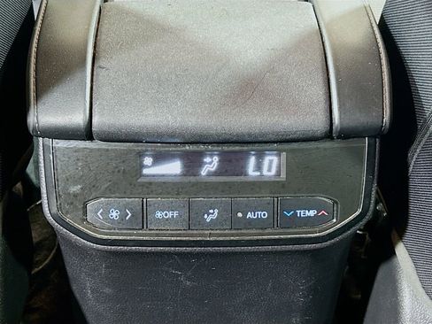 Used 2022 Toyota Highlander L FWD image 21