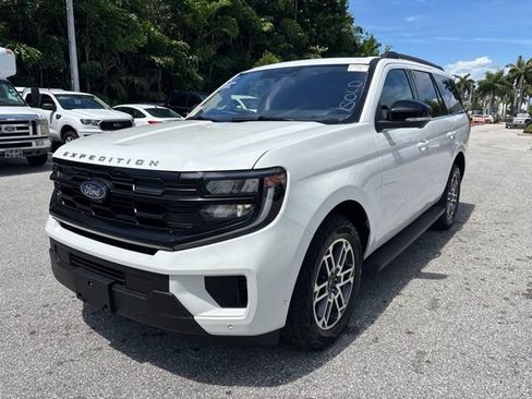 Used 2025 Ford Expedition Active AWD/4WD image 5