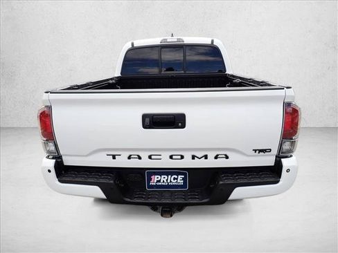 Used 2016 Toyota Tacoma TRD Off-Road AWD/4WD image 3