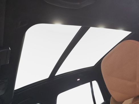 Certified 2024 BMW X7 xDrive40i w/ M Sport Package image 22