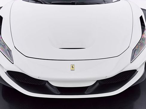 Used 2022 Ferrari F8 Tributo RWD image 23