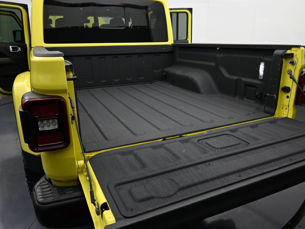 Used 2024 Jeep Gladiator Mojave AWD/4WD image 40