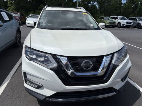 Used 2017 Nissan Rogue SL w/ SL Premium Package AWD/4WD image 2