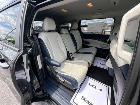 New 2026 Kia Carnival EX FWD image 12