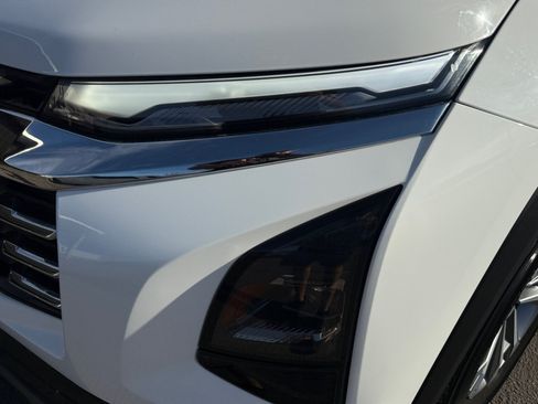 Used 2025 Chevrolet Equinox LT FWD image 9