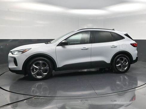 Used 2025 Ford Escape ST-Line image 3