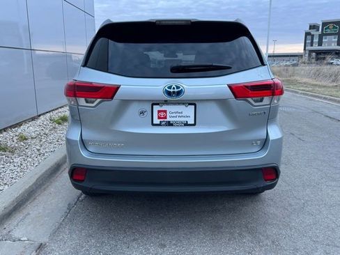 Certified 2017 Toyota Highlander LE w/ Carpet Mat Package AWD/4WD image 37