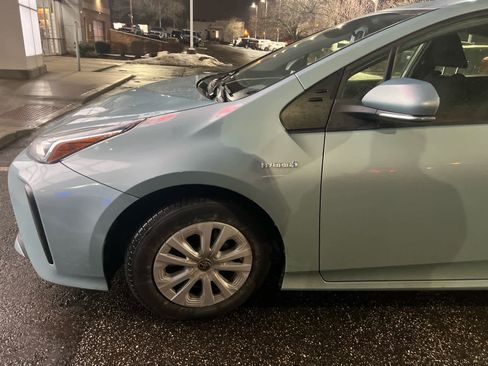 Used 2022 Toyota Prius L Eco image 20