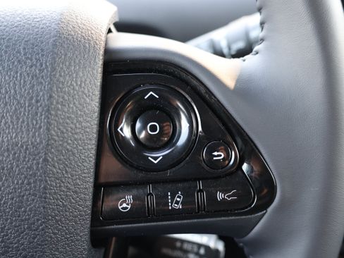 Used 2020 Toyota Prius XLE AWD/4WD image 27