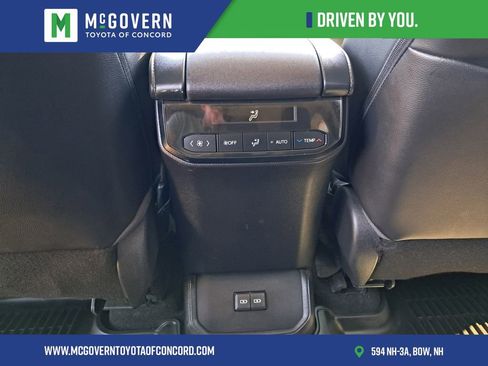 Used 2023 Toyota Highlander XLE AWD/4WD image 23