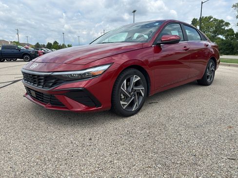 Used 2025 Hyundai Elantra Limited FWD image 1