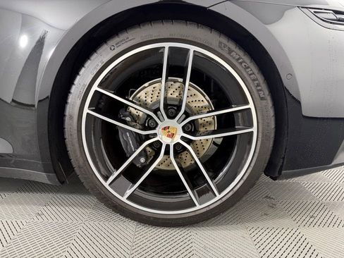 Certified 2025 Porsche 911 Carrera RWD image 9