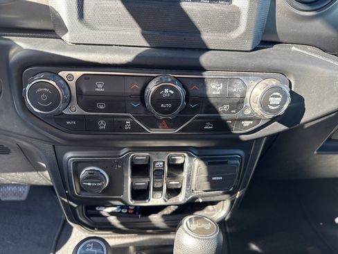 Used 2021 Jeep Wrangler Unlimited Sport image 25