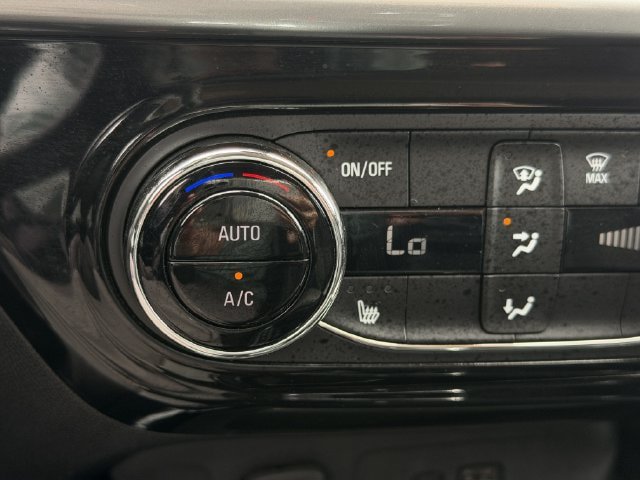 Used 2025 Chevrolet Trax LT w/ LT Convenience Package FWD image 21