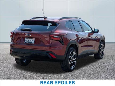 Used 2024 Chevrolet Trax RS w/ Sunroof Package image 7