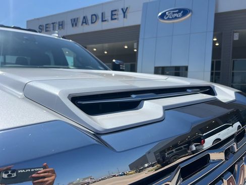 Used 2025 GMC Sierra 3500 Denali w/ Denali Reserve Package image 9