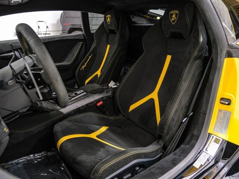 Used 2018 Lamborghini Huracan Performante image 7