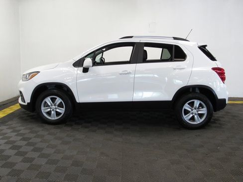 Used 2020 Chevrolet Trax LT w/ LT Convenience Package image 4
