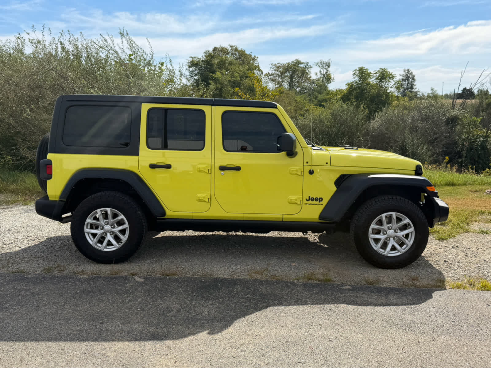 Used 2023 Jeep Wrangler Unlimited Sport AWD/4WD image 9