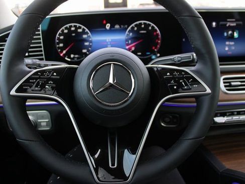 New 2026 Mercedes-Benz GLS 450 4MATIC image 25