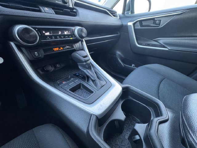 Used 2021 Toyota RAV4 LE FWD image 10